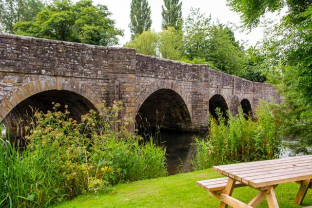 The Lion Hotel Leintwardine Bagian luar foto