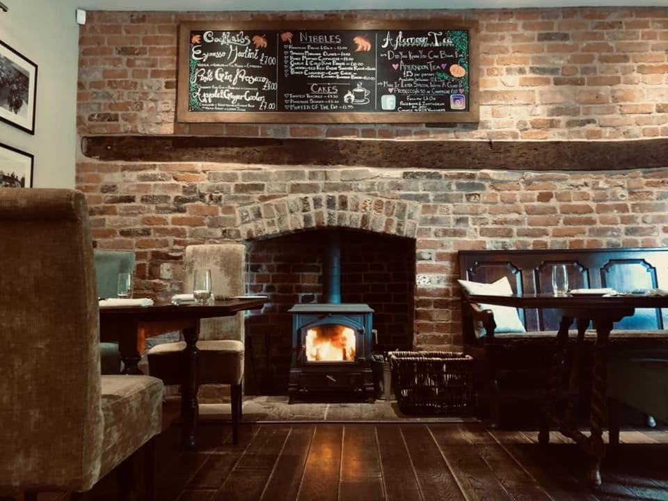 The Lion Hotel Leintwardine Bagian luar foto